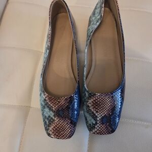 Elegant Snakeskin Pattern Loafers